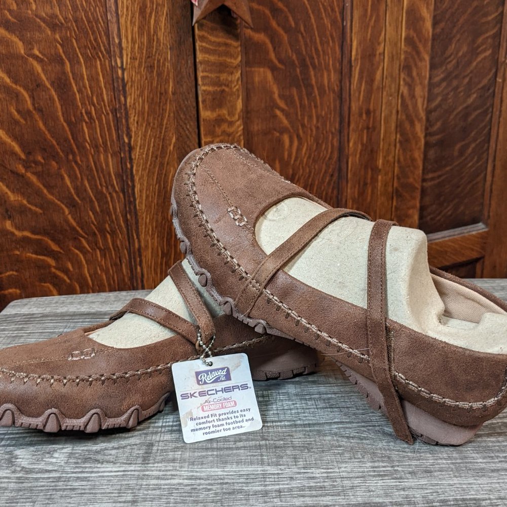 NWT Skechers Criss Cross Style Shoes 7.5